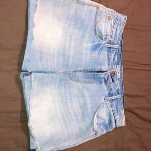 Levi’s Denizen High-Rise Shorts